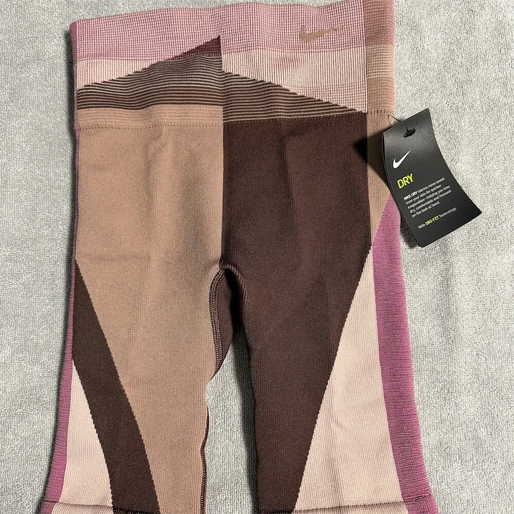 Nike Womens Biker Shorts Size XS Multicolor Colorblock High Rise 8in